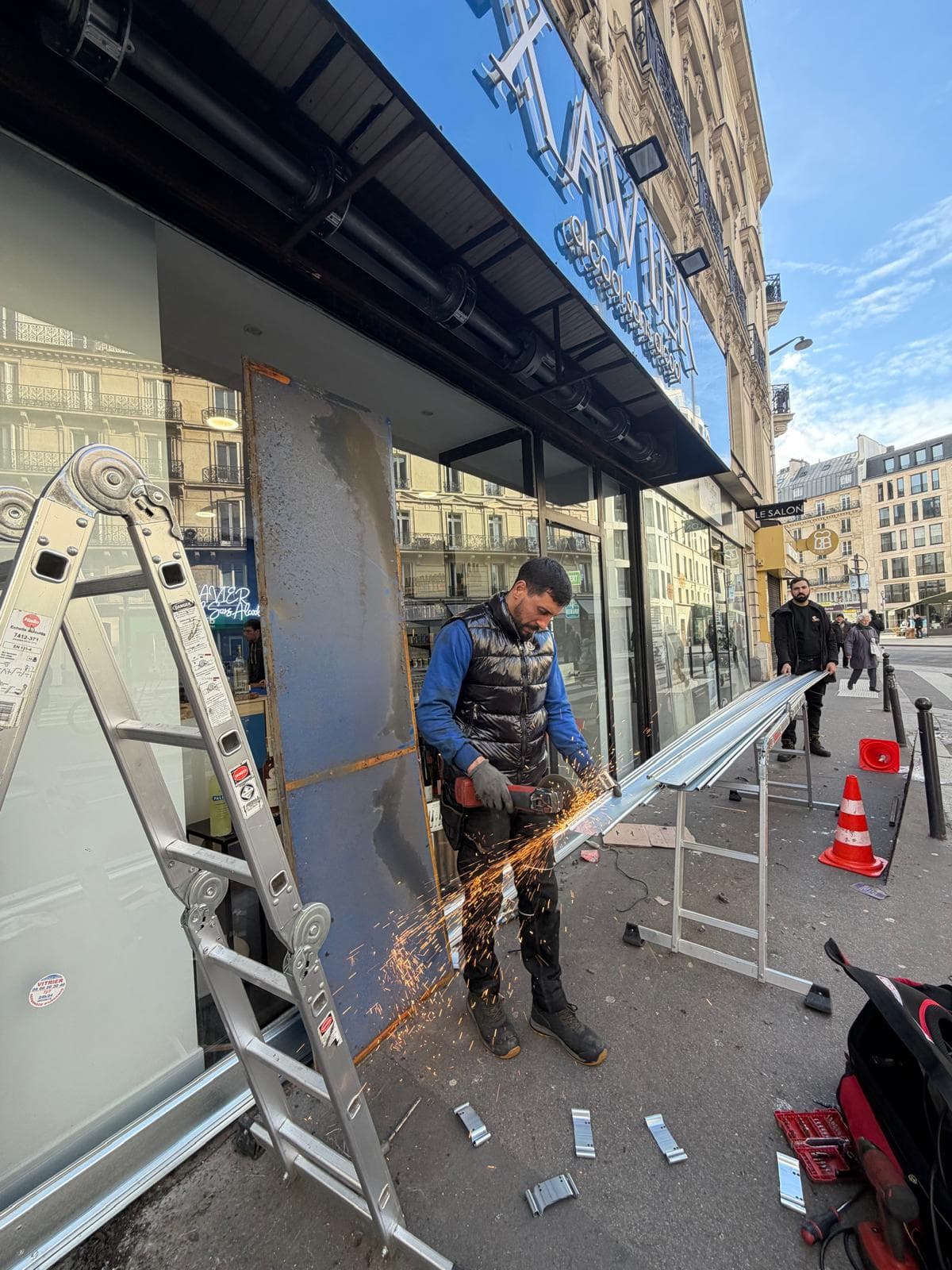 Axe manuel d'origine à remplacer avant motorisation du rideau métallique