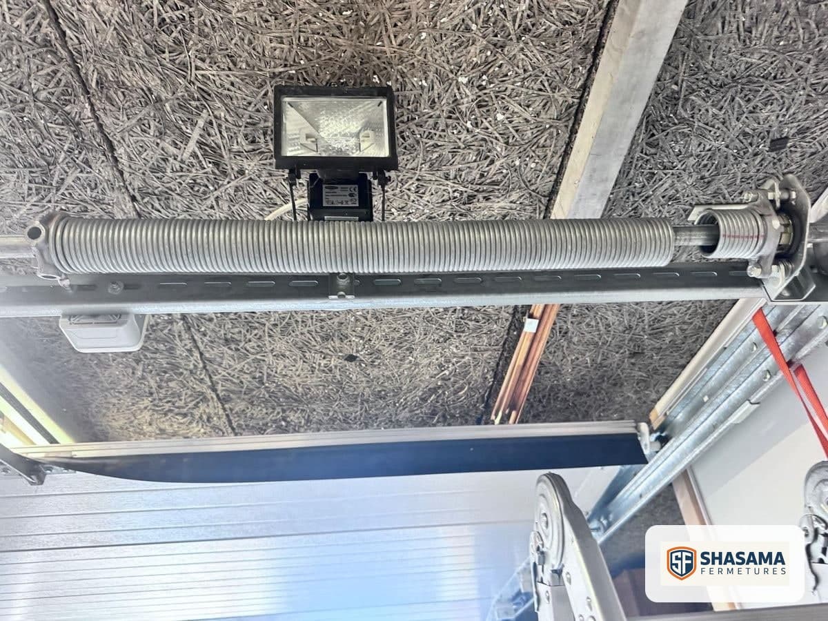 Sectional garage door shaft and torsion spring above the opening during replacement work