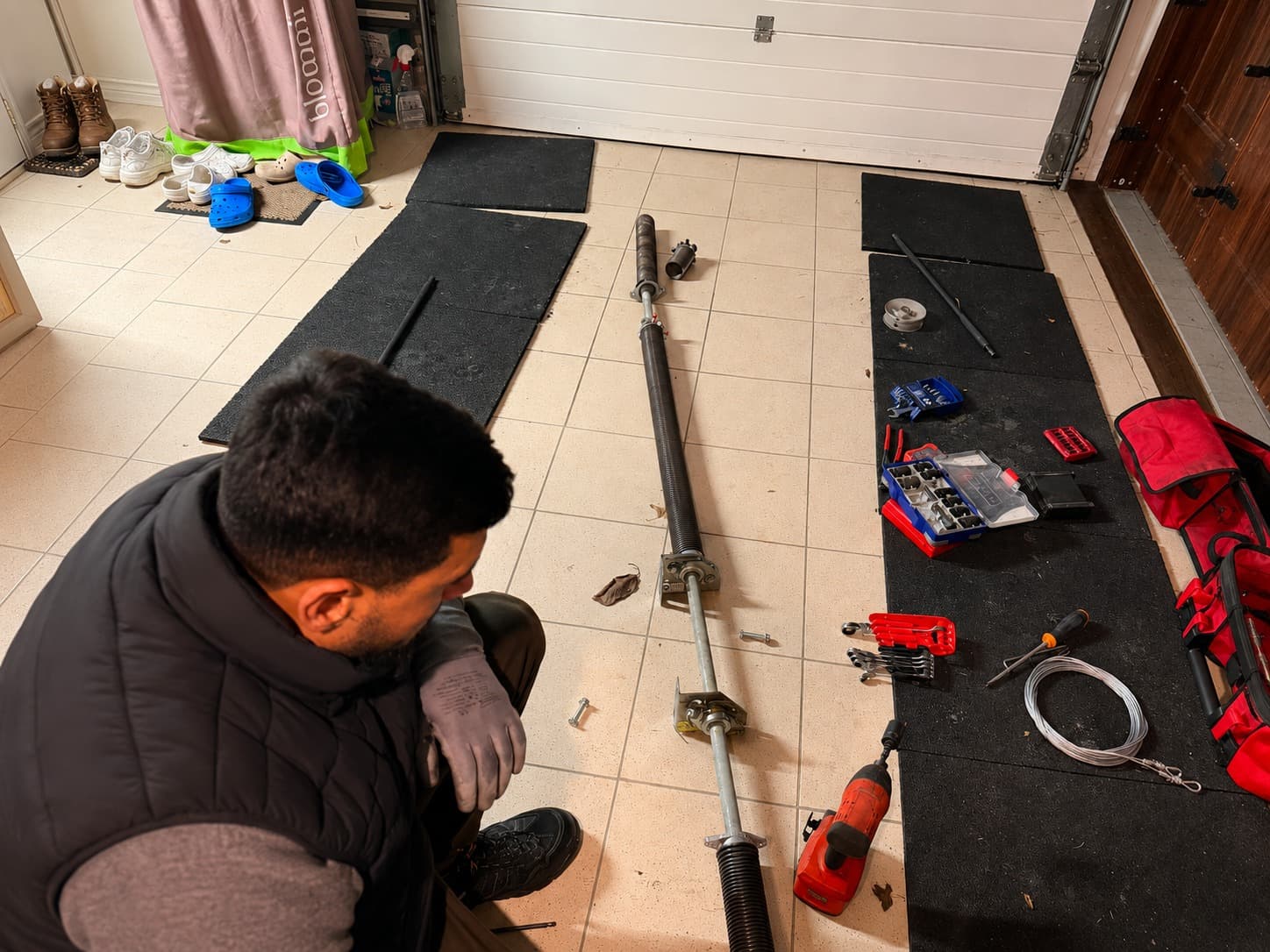 Relevé d'installation d'une porte de garage résidentielle à domicile