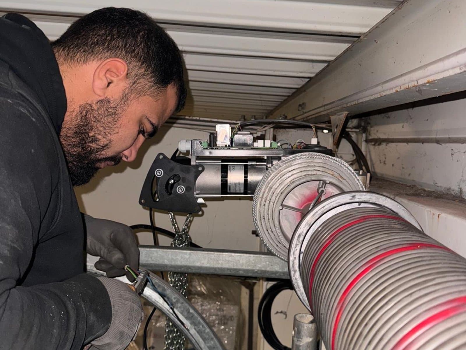 Audit de motorisation sur une porte sectionnelle industrielle